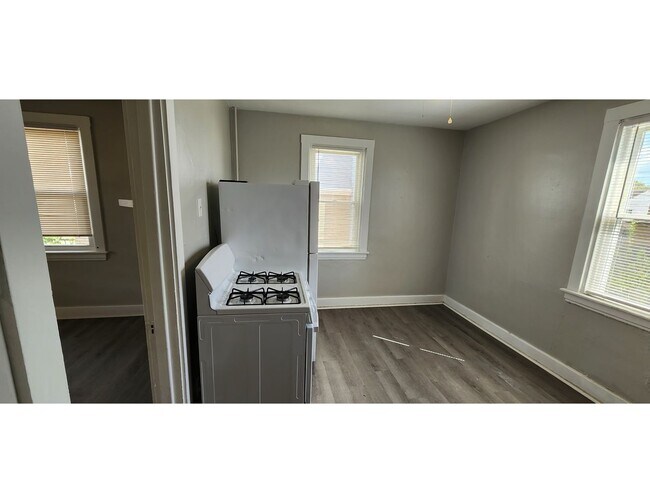 Building Photo - Alice St Triplex