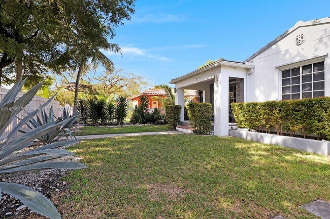 Building Photo - 555 NE 73rd St