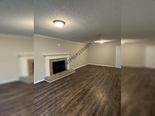 Building Photo - 2111 Pattywood Dr