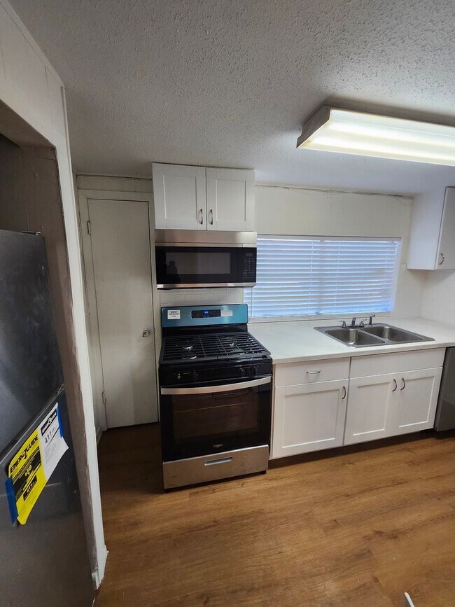 Foto del edificio - The House Boat Garage Apartment
