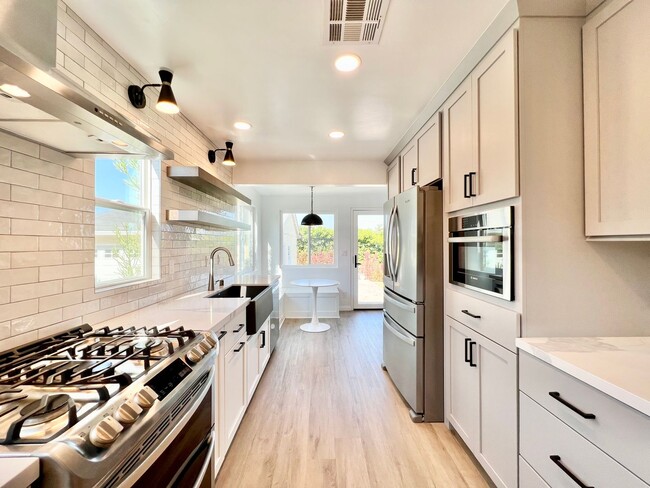 Building Photo - Beautiful 3Bd/1Ba with a charming backyard...