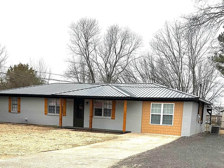 Primary Photo - 109 Tanna Hill St