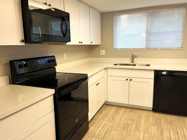 Foto del edificio - 3352 W Harmont Dr