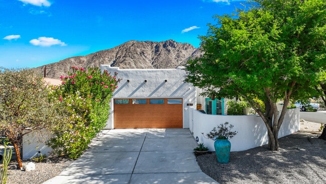 Building Photo - 53980 Avenida Mendoza