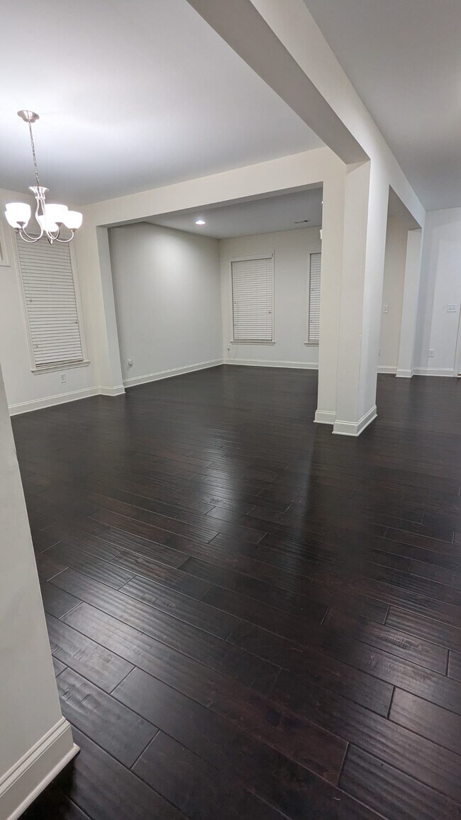 Building Photo - 3265 Trowbridge Dr