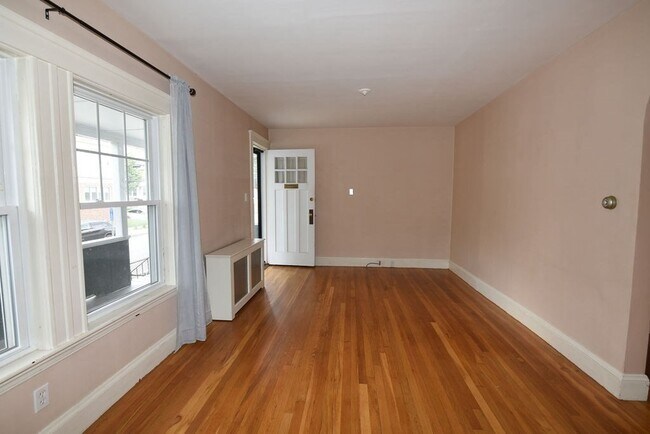 Building Photo - 75 Linwood St