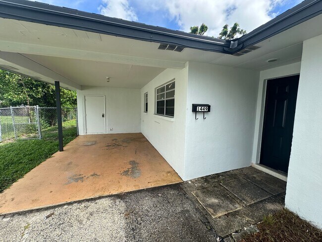 Building Photo - Remolded 3 Bed 2 Bath Single Family Home! ...