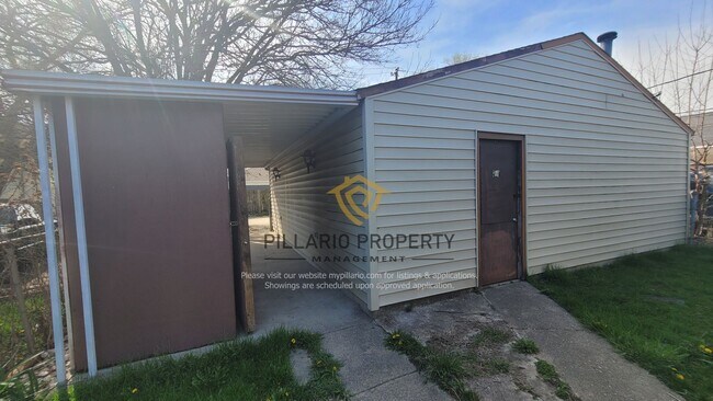 Building Photo - Renovated, 2 Bedroom, 1 Bathroom Home Avai...