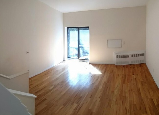 Foto del edificio - 323 E 22nd St