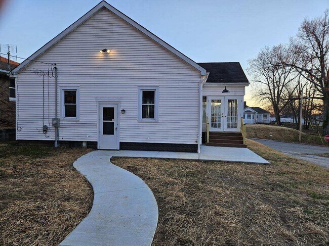 Building Photo - 3029 W Franklin St