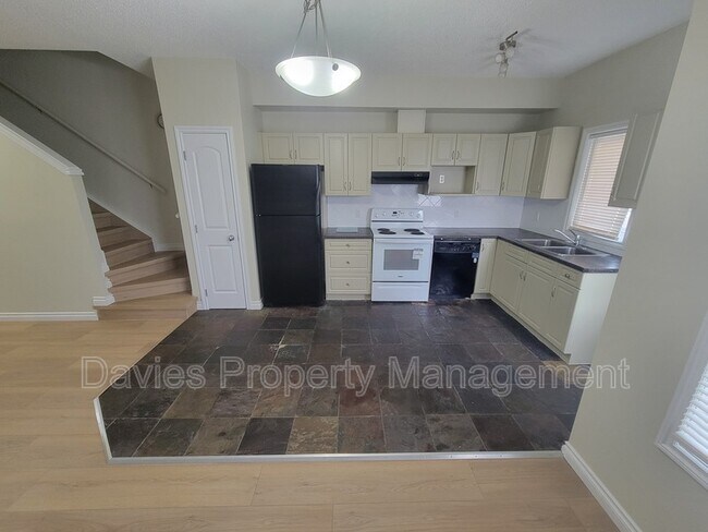 Photo du bâtiment - 171 Brintnell Blvd NW