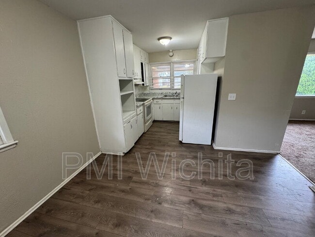Building Photo - 2751 N Vassar Ave