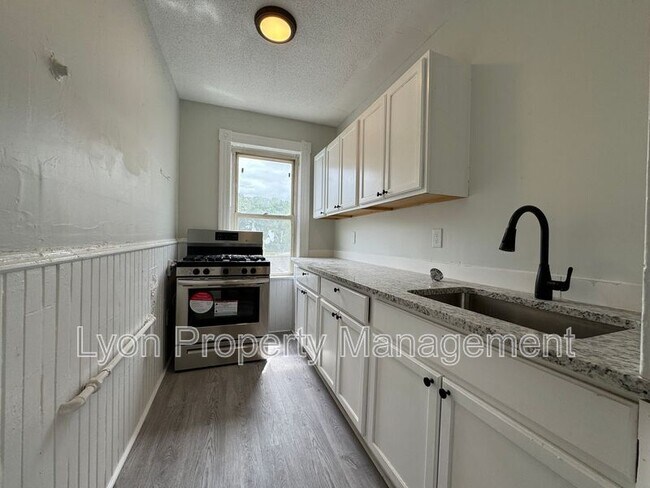 Building Photo - 19 Chester St