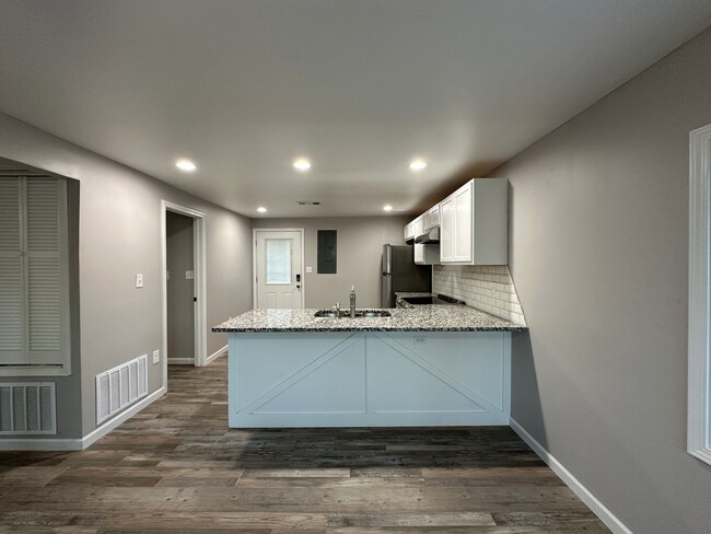 Foto del edificio - Cozy 2 Bedroom 1 Bathroom for Rent!