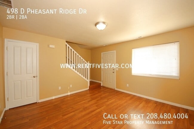 Foto del edificio - 498 Pheasant Ridge Dr