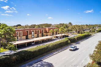 Building Photo - 5250 Woodland Lakes Dr