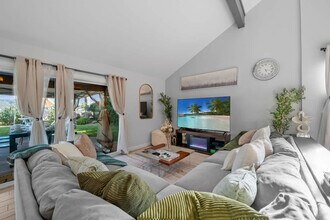 Building Photo - 9737 Benavente Pl