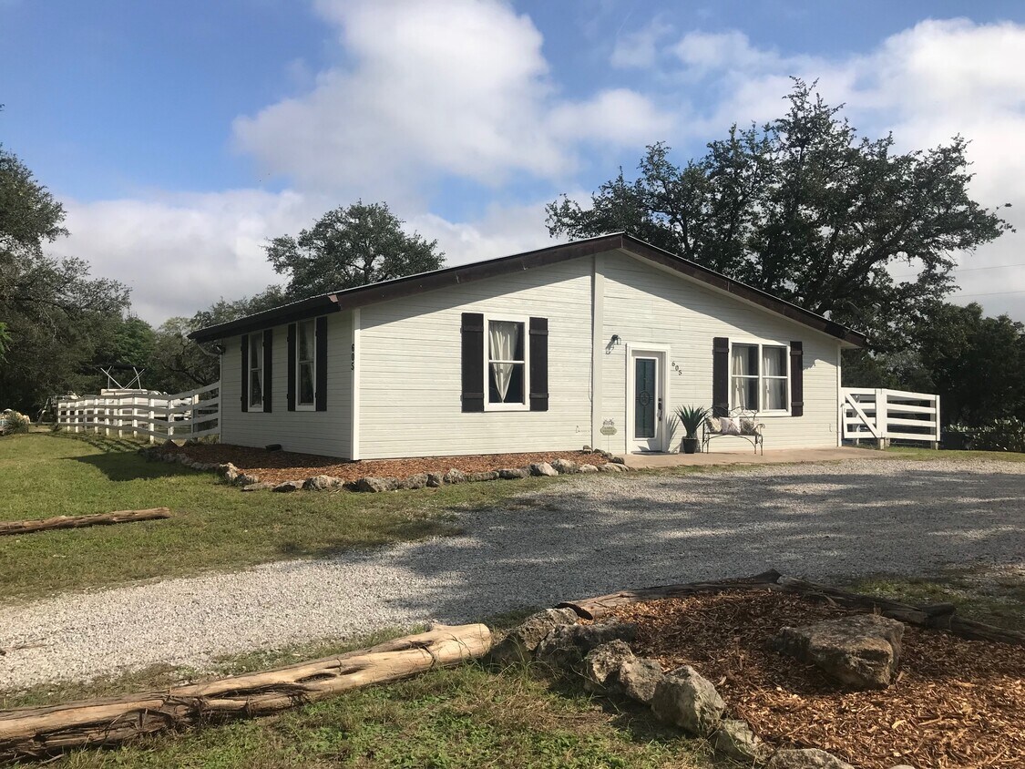 Foto principal - 605 Turkey Tree Rd