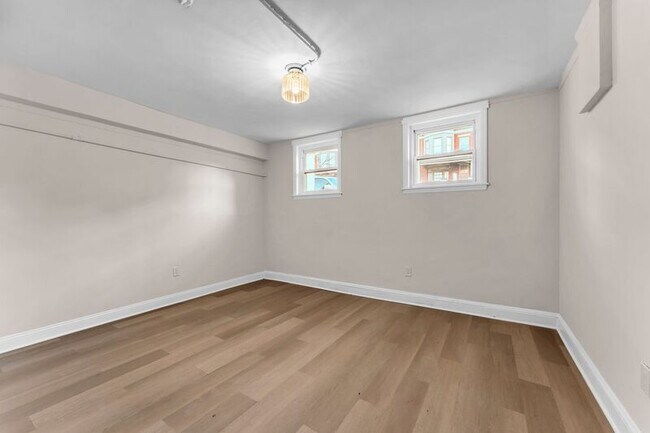 Foto del edificio - 300 E 30th St