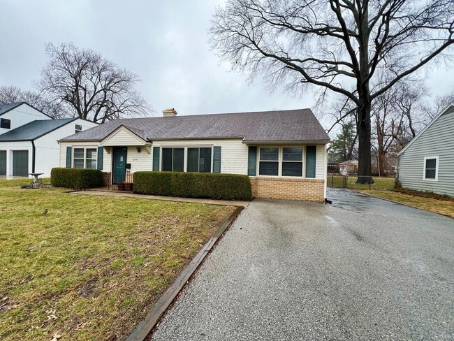 Building Photo - Charming Prairie Village Ranch – Move-In R...