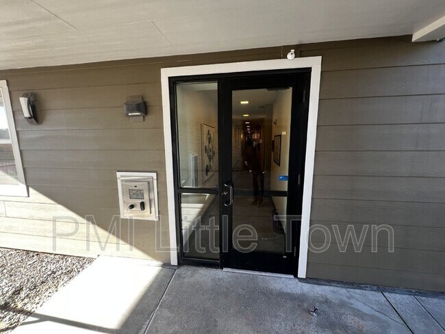 Foto del edificio - 460 E Fremont Pl
