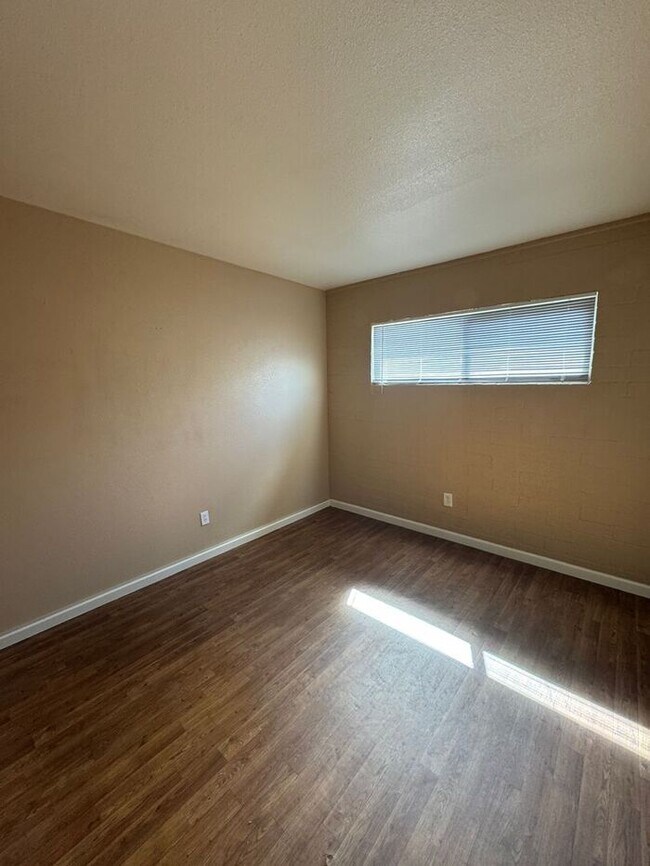 Foto del edificio - 4302 E Bellevue St