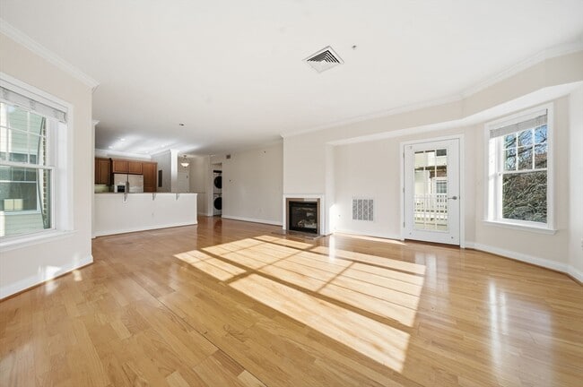 Building Photo - 295 Salem St