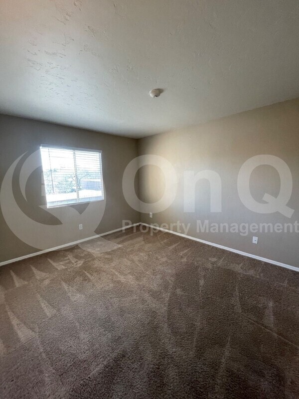Building Photo - 1810 E Blacklidge Dr