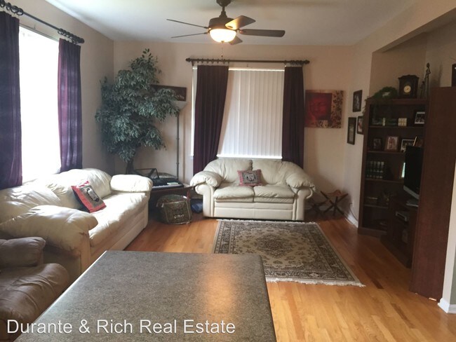 Building Photo - 1448 Woodbury Cir
