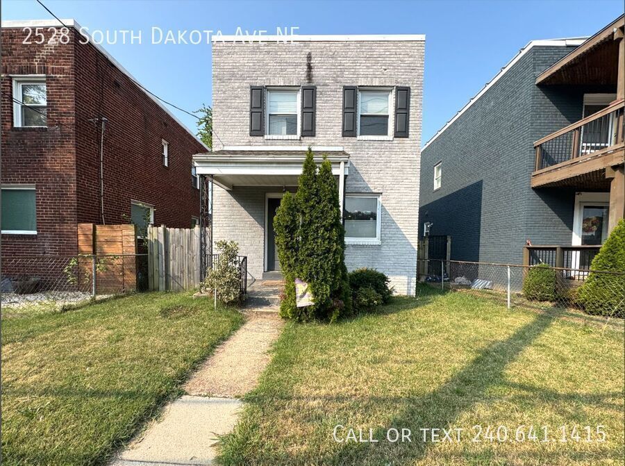 Photo - 2528 South Dakota Ave NE-