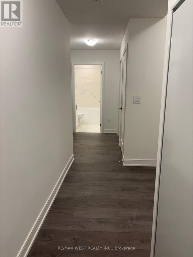 Photo du bâtiment - 705 Davis Dr