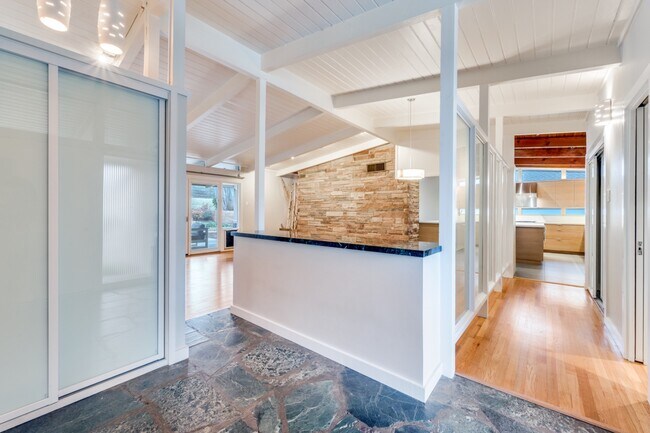 Foto del edificio - 524 N Manus Dr