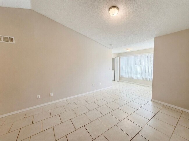 Building Photo - Venetian Place 4512-1735 - SL-RP-Venetian Place 4512-1735