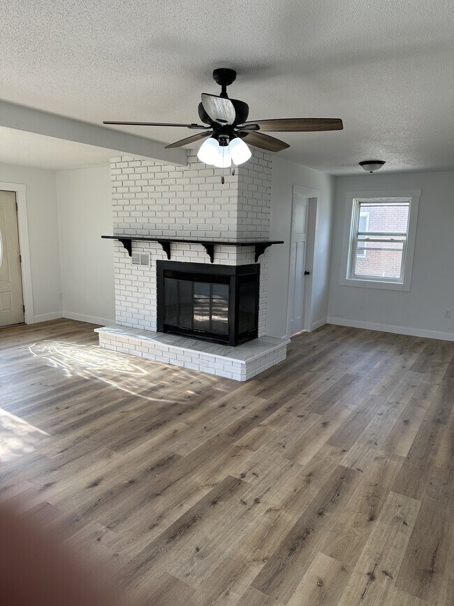 Building Photo - 1219 14th St S