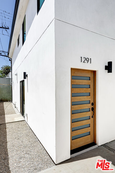 Building Photo - 1291 Sycamore Ave