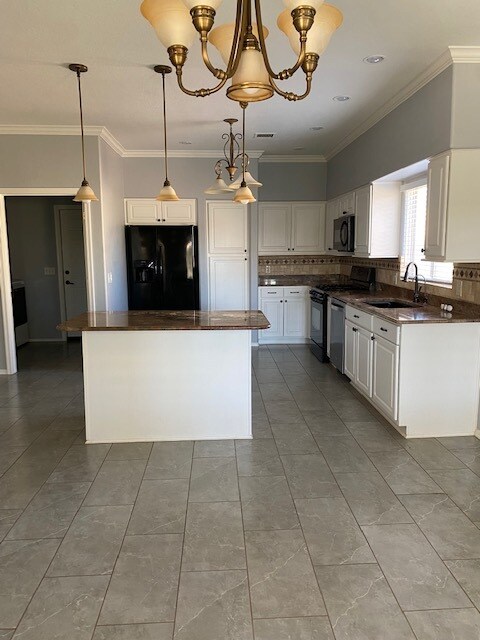 Kitchen area - 123 E Pebble Trl