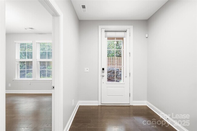 Foto del edificio - 1228 Madison Towns Ln