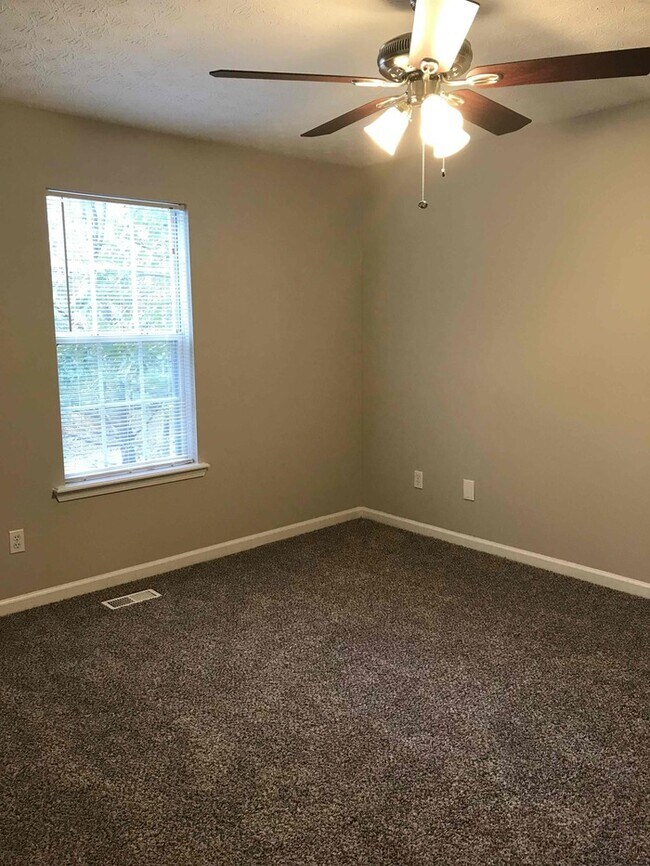 Building Photo - 147 Shadow Wood Dr