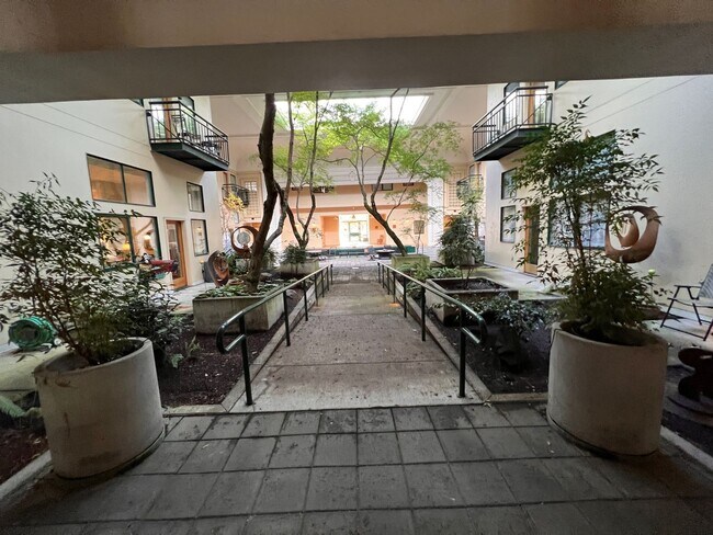 Foto del edificio - Historic Lincoln School Condo in downtown ...
