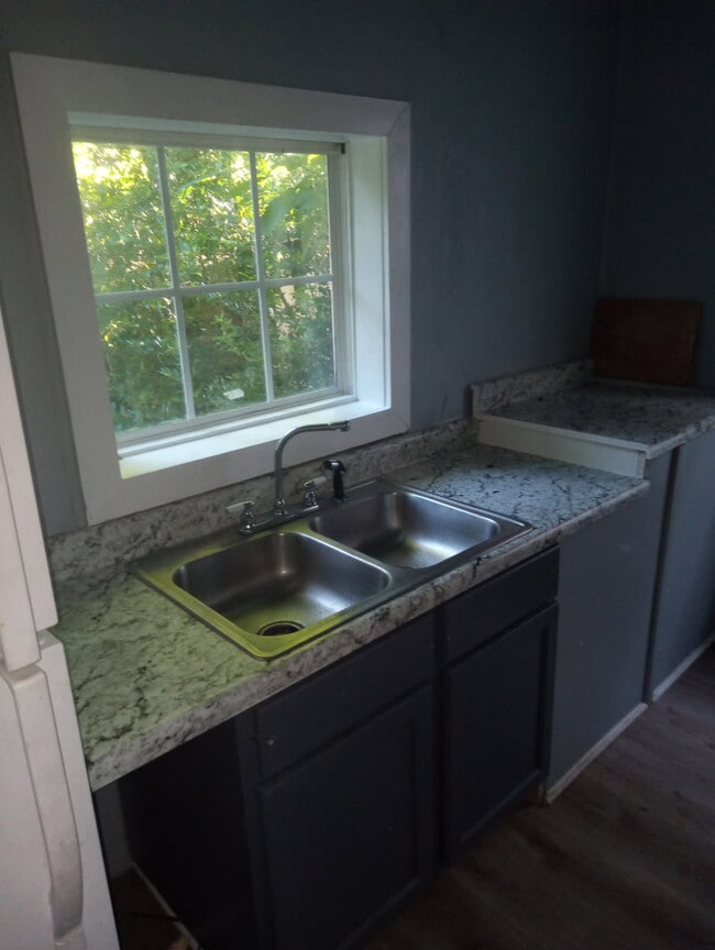 Photo - 1011 Queen St House