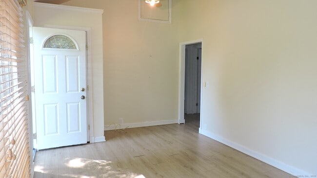 Building Photo - 57 Knollcrest Rd