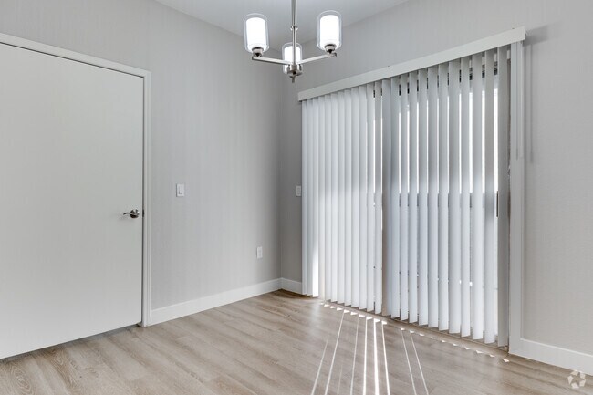 2BR, 2BA - 1068SF - Comedor - 178-Citra Apartments