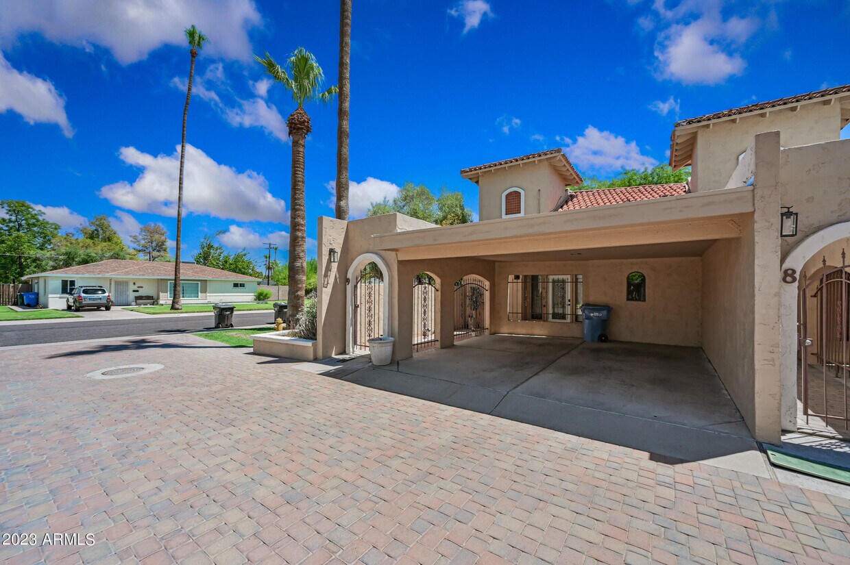 Foto principal - 5830 N 12th Pl