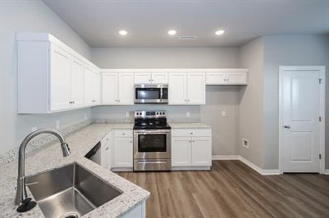 Building Photo - Brand new 3 bed/2 bath in the heart of Cen...