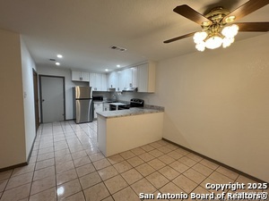 Foto del edificio - 407 Buttercup Ln