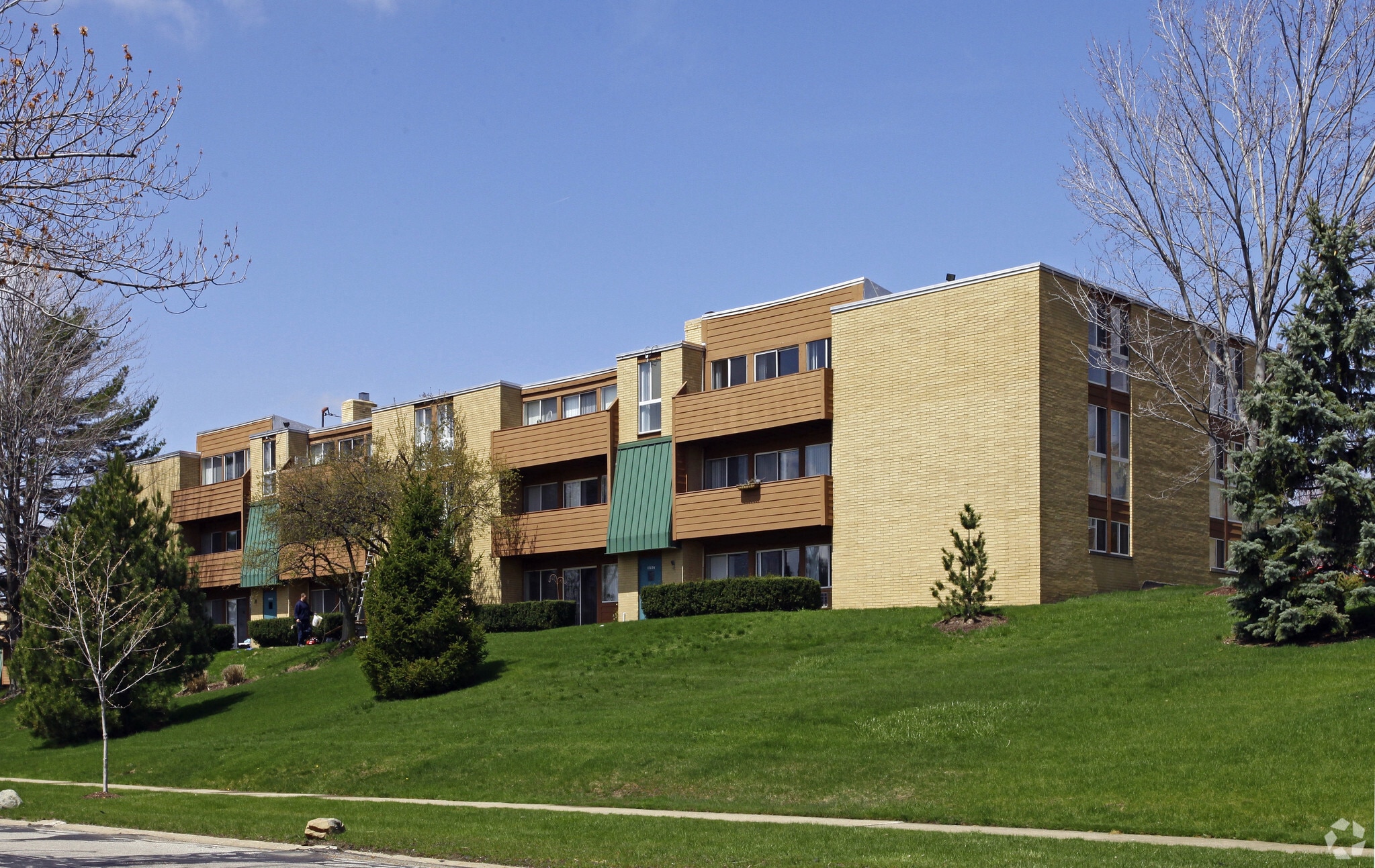 Pleasant Lake Apartments – photo 3