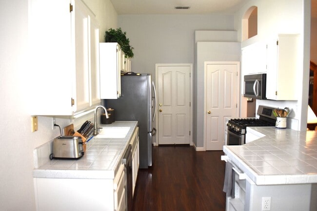 Foto del edificio - Resident Benefit Package Property
