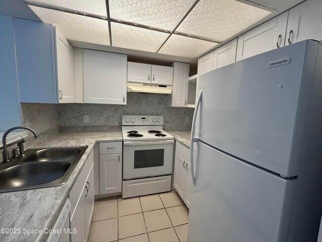 Building Photo - 987 Sonesta Ave NE