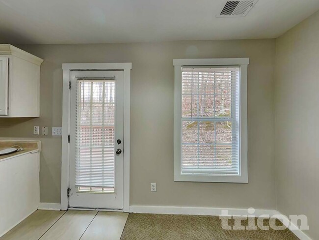 Building Photo - 1048 Whispering Woods Dr