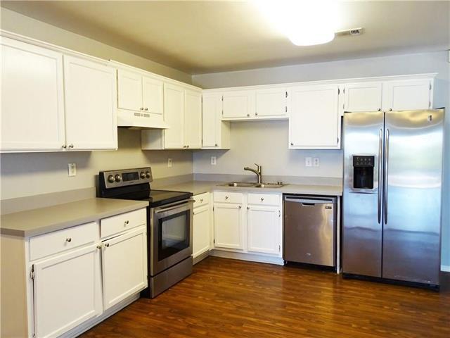 Foto del edificio - 4344 Forest Point Dr